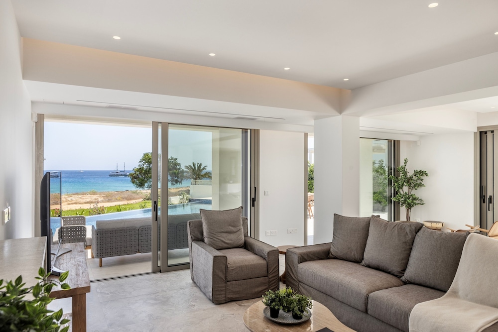 Protaras Beachfront Villla Mimosa