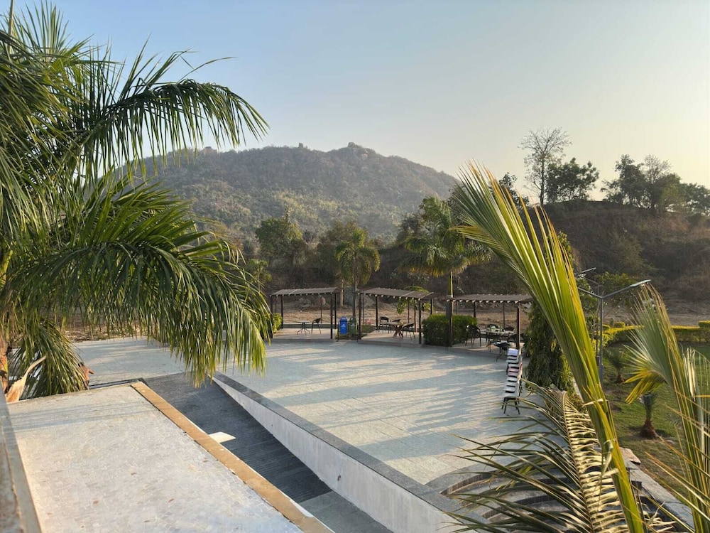 Valencia Club Abu - Resort In Abu