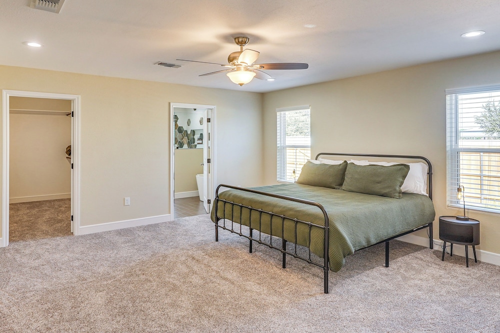 Golf, Shop & Explore: Home 5 Mi to Dtwn Midland!
