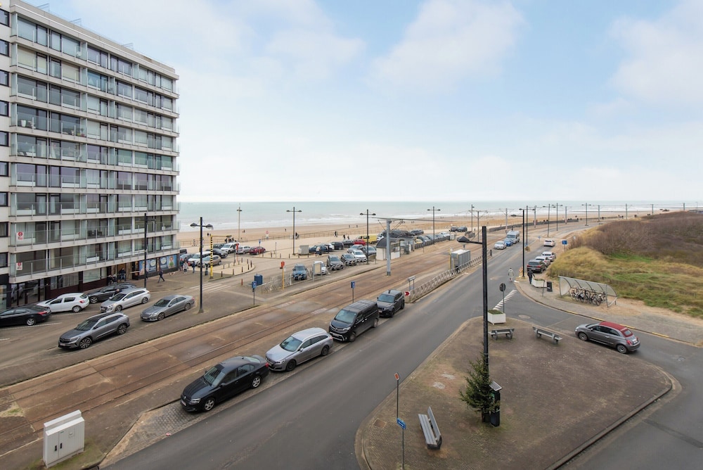 Apartment in Middelkerke With Sea View