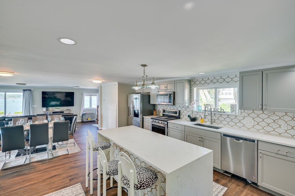Weymouth Waterfront Getaway w/ Swim Spa & Hot Tub