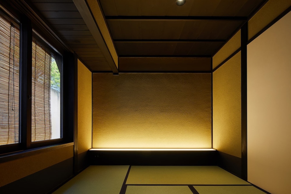 Kyoto Urushiro Wakasaya