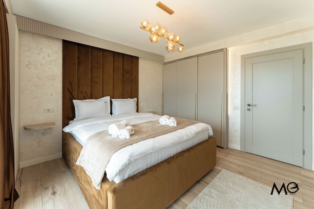 MoHost Valcom - Luxury Skyline Penthouse