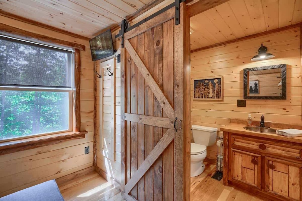 Seven Pines Cabin - Secluded in Hocking Hills