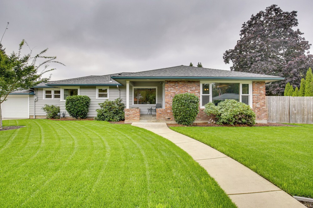 Willamette Valley Family Home w/ Fenced Yard