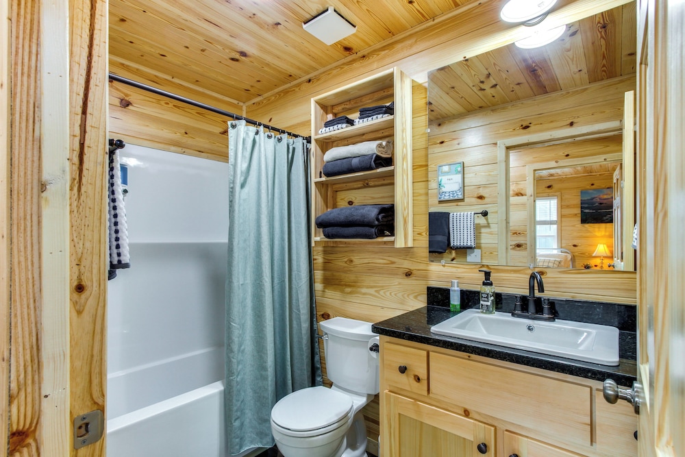 Gaming Loft: Atv-friendly Home in Slocomb