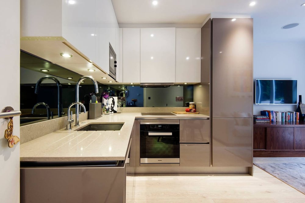 The Bohemian Rhapsody- Garden Apartment in Hampstead - by Out of Office Lifestyle