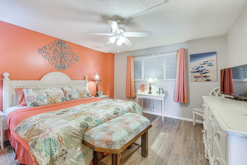 Beach & Pool Access: Regency Towers Condo in Pcb!
