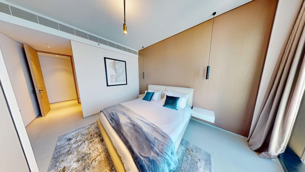 2BR Beachfront Apt w Ain Dubai Views at JBR