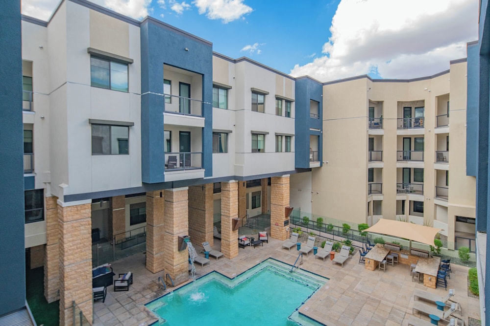 ROVE LIVING/KB - Scottsdale Grand