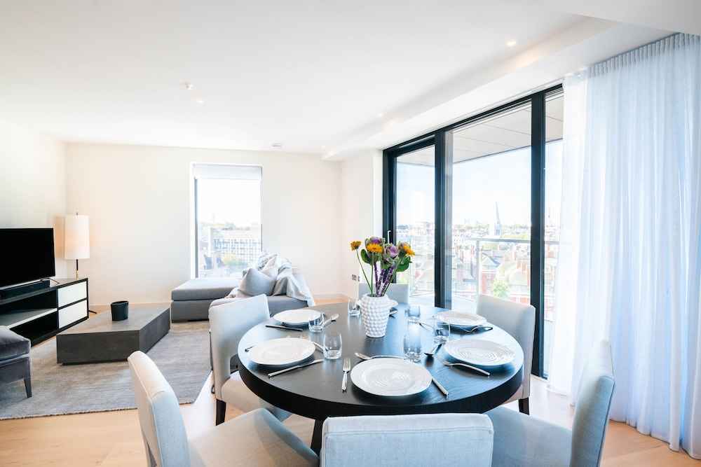 Luxurious Victoria Home by the Apollo Theatre