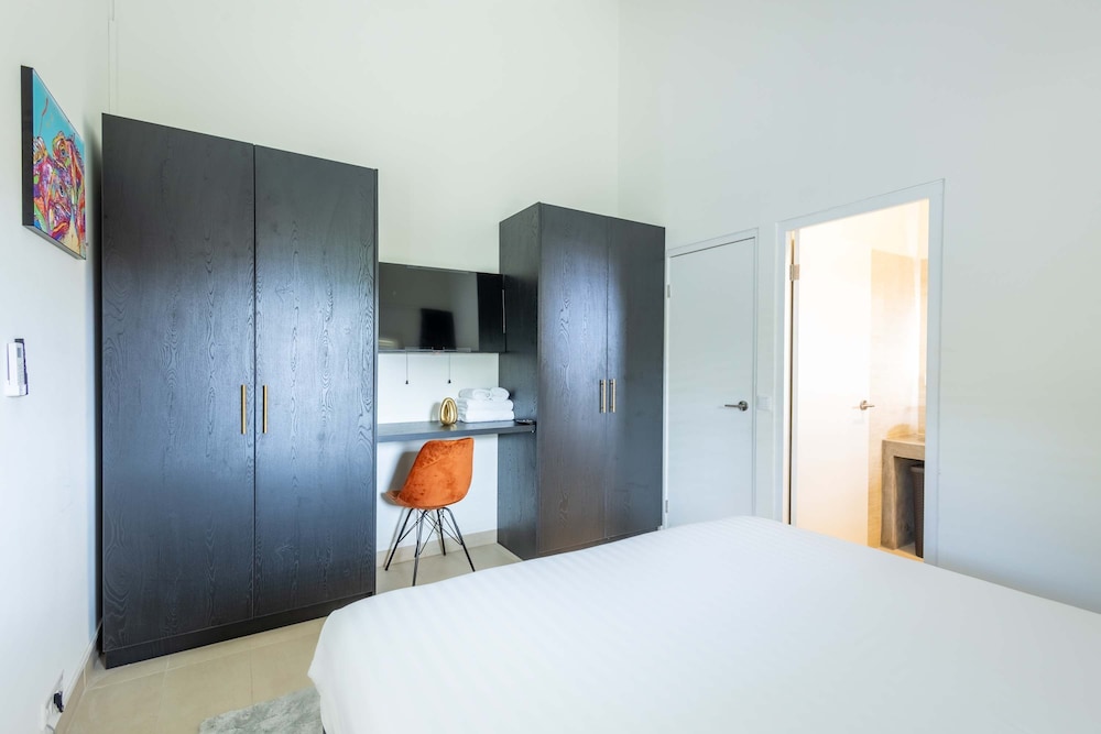 Villa Azure Vista 6BR Luxury Stay w 2 Pools