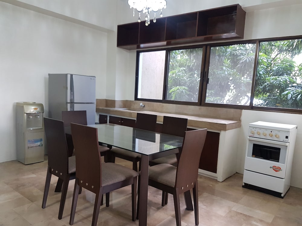 TSC Suites by Eastland Residences