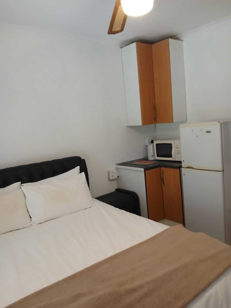 Oaktree Guest House