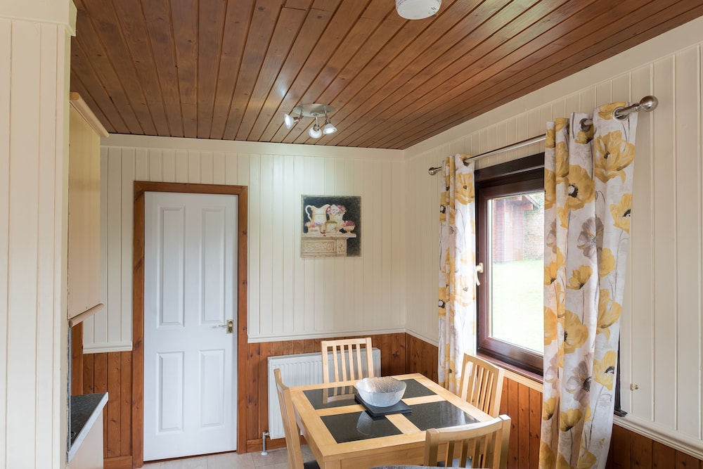 Conifer Lodge 8 With Hot Tub, Newton Stewart view 4