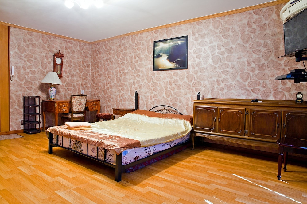 Lessor Apartments