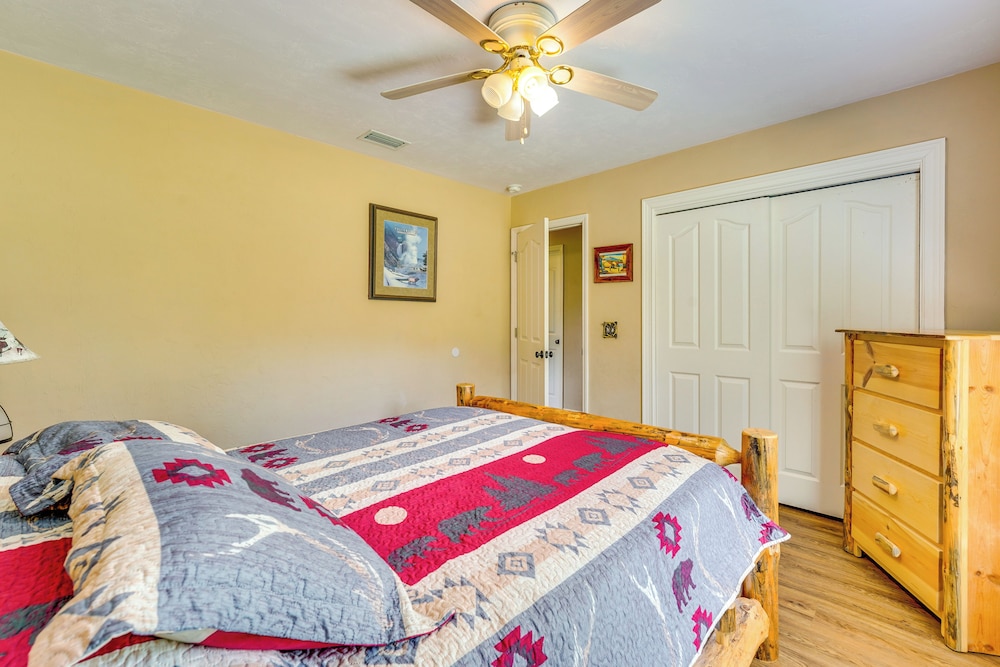 Welcoming Home w/ Yard on 20 Acres in High Springs