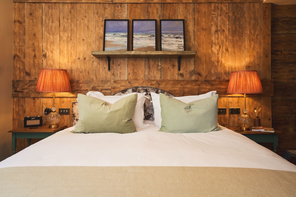 Hotel The Rising Sun - Image 1