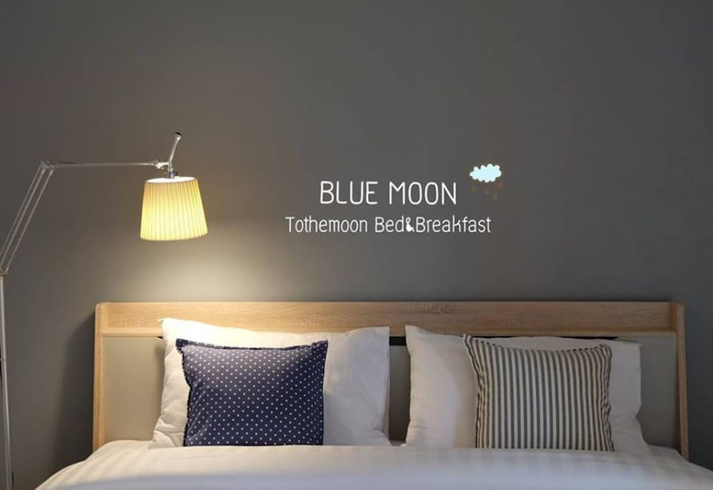 To the Moon Bed and Breakfast