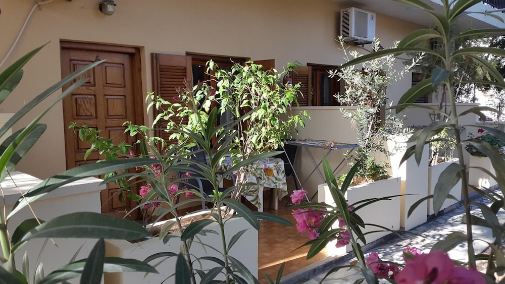 Stelios Rooms