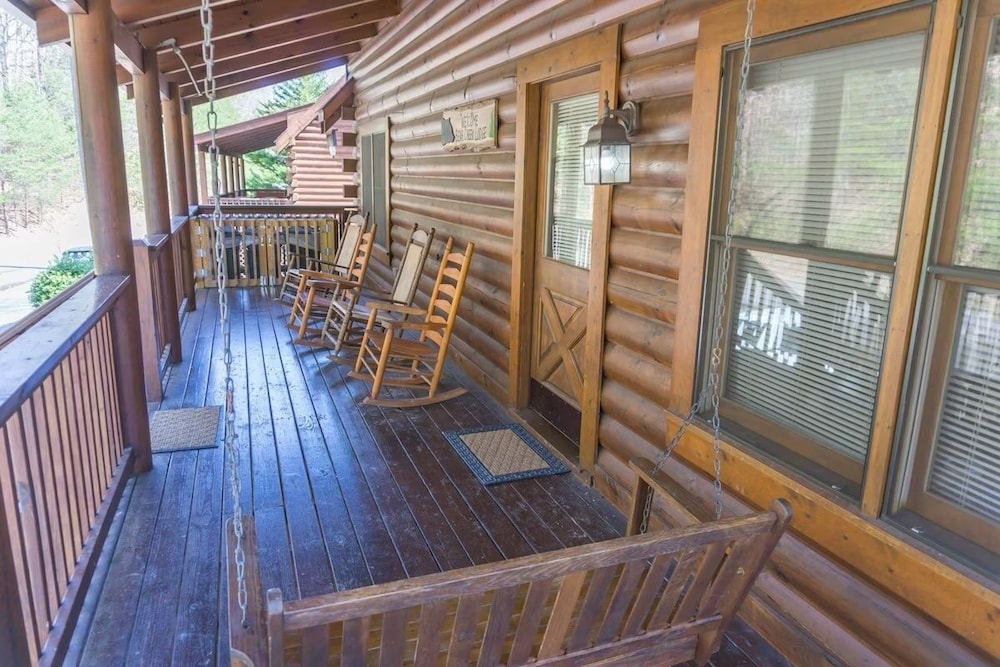 Er233 - Bear Creek Lodge 5 Bedroom Cabin