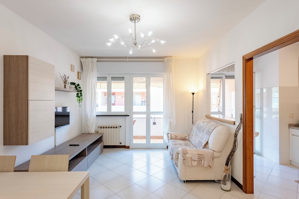 Charming 2-bed flat balcony & parking