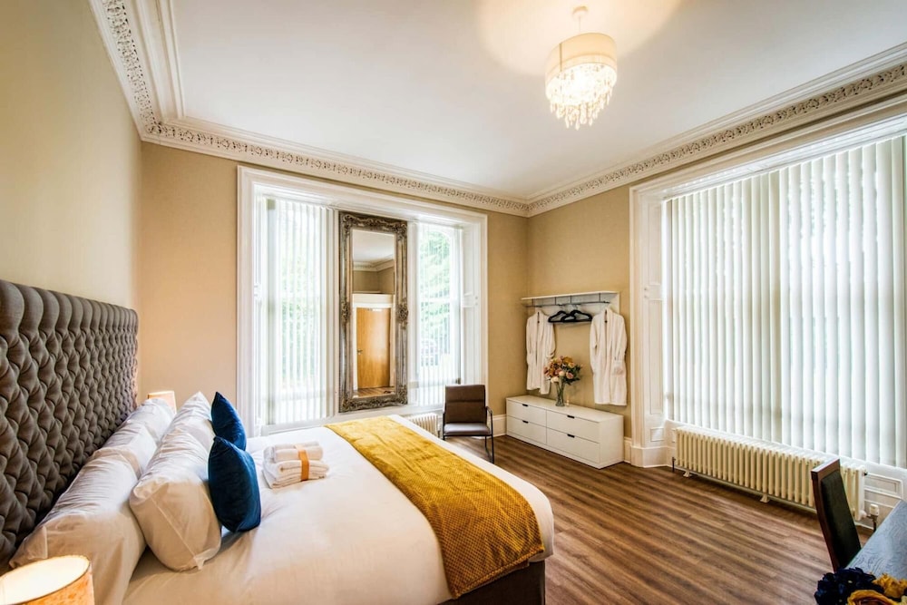 Rosedene Highland House - Emperor Apartment 1 view 3