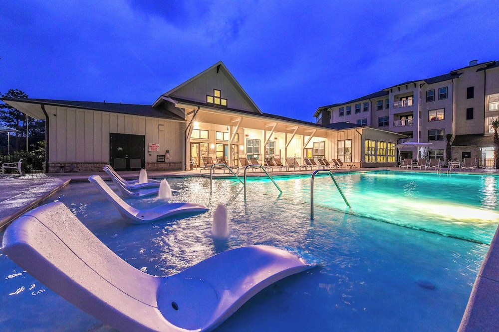 Luxurious Apartments - Pool Gym Bikes