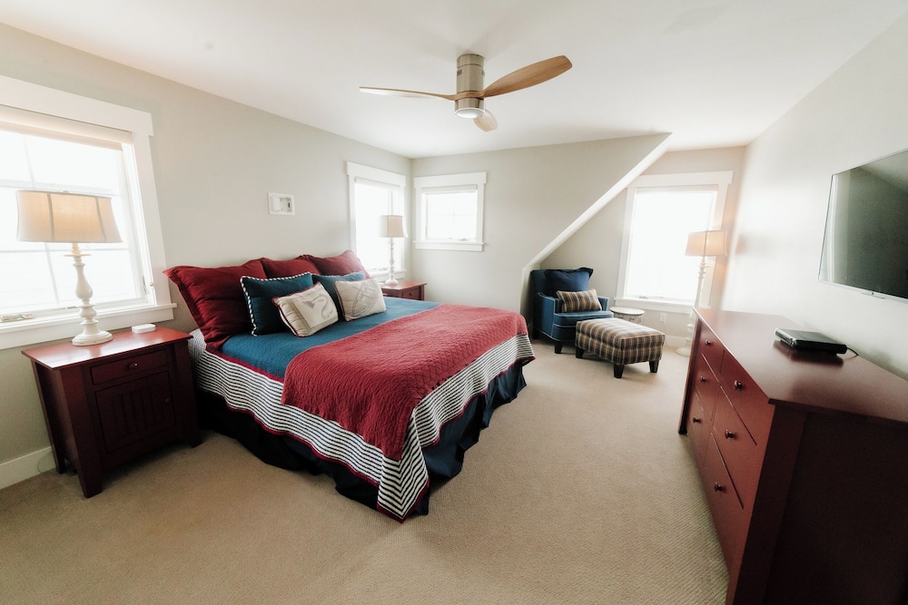 Quarterdeck Resort & Restaurant