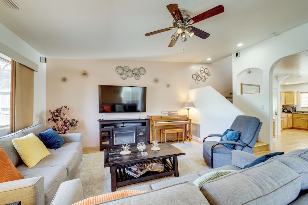 Thunder Mtn Views: Walkable Home in West Sedona!