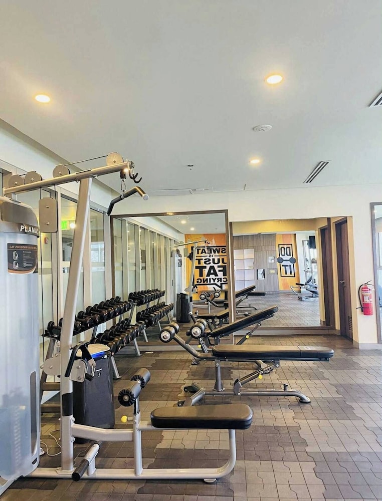 Cozy 1-bedroom Retreat in Iloilo City With City Views