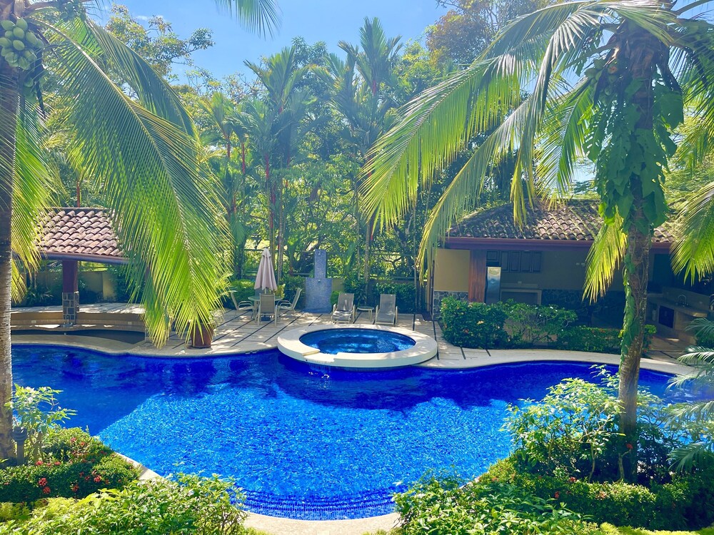 La Torre: Poolside Condo with Scenic Views