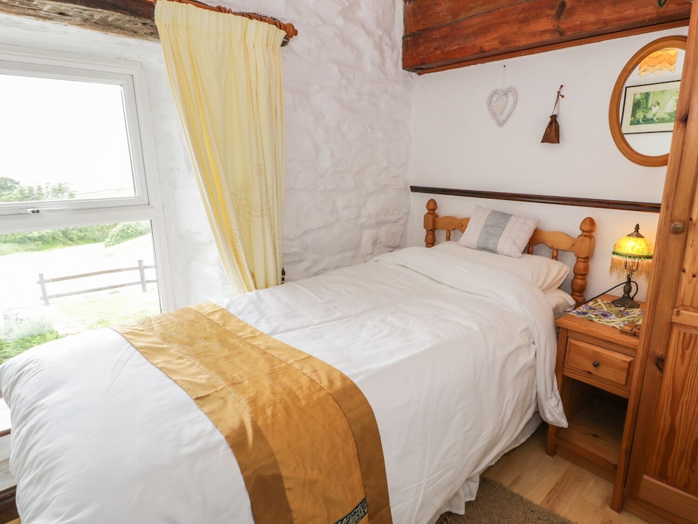 Hendy Cottage view 5