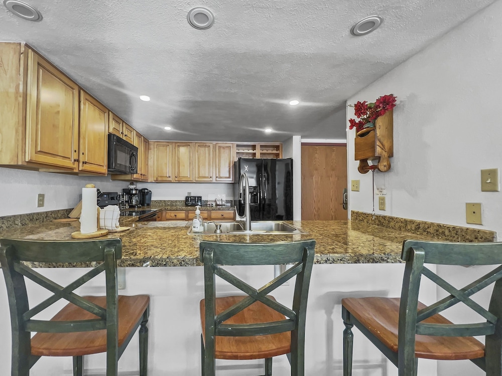 Sl299 Spruce Lodge 2br 2ba 2 Bedroom Condo by RedAwning view 4