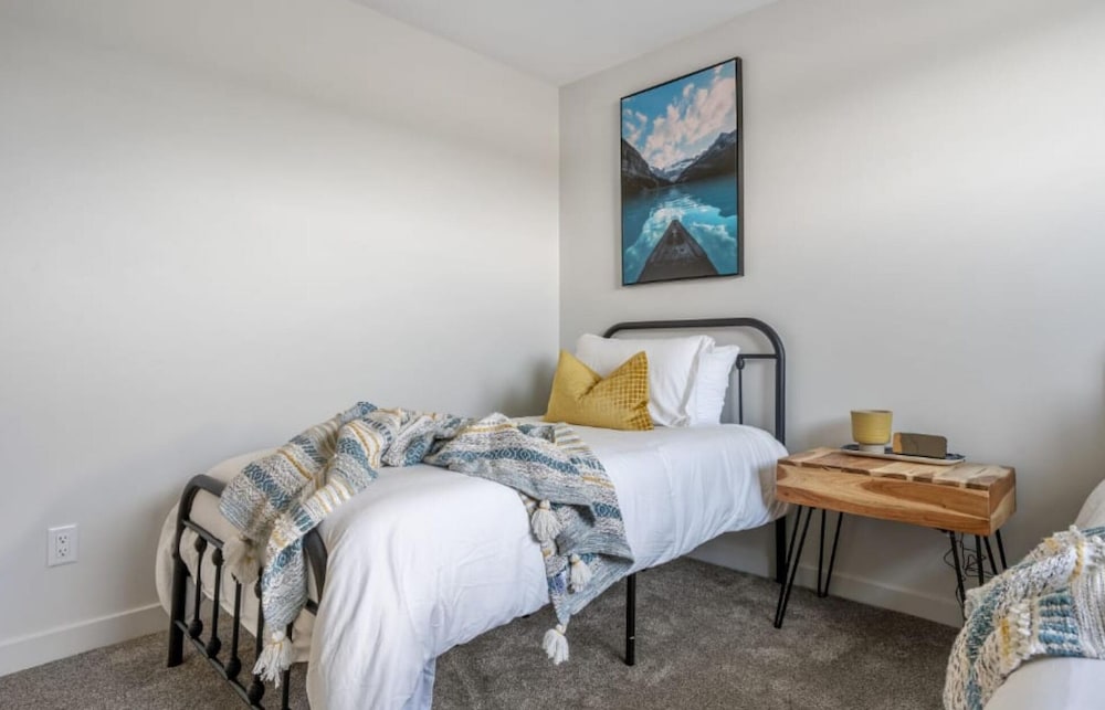 Livingston Way No Service Fees Kitchen