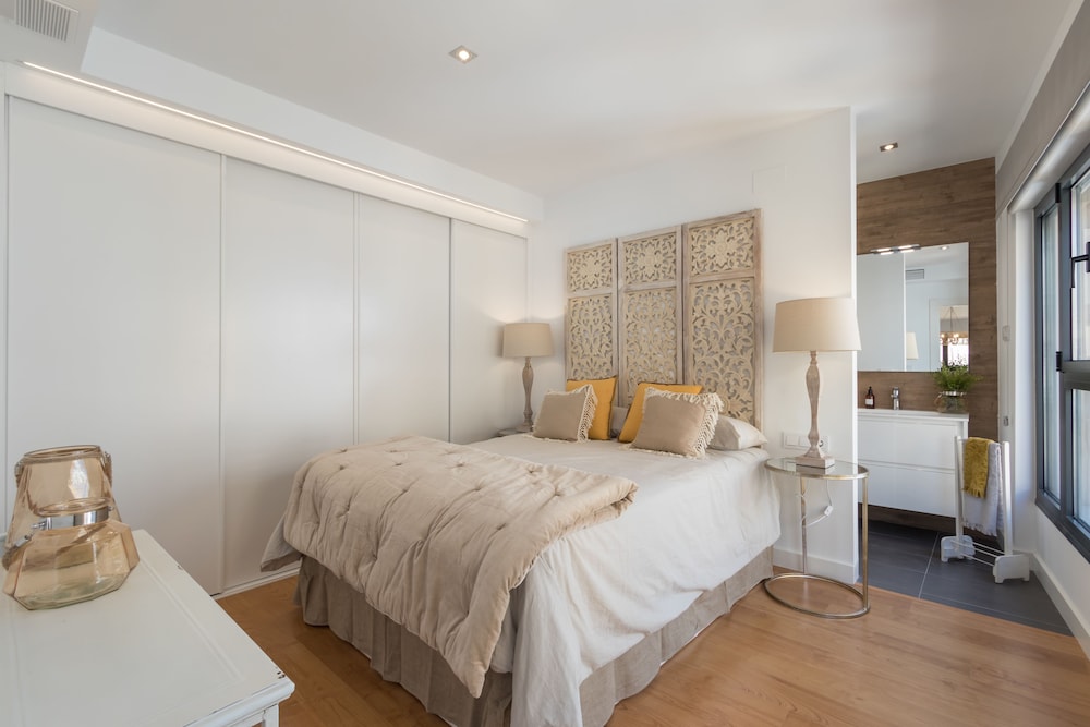Chezmoihomes Plaza Nueva Premium