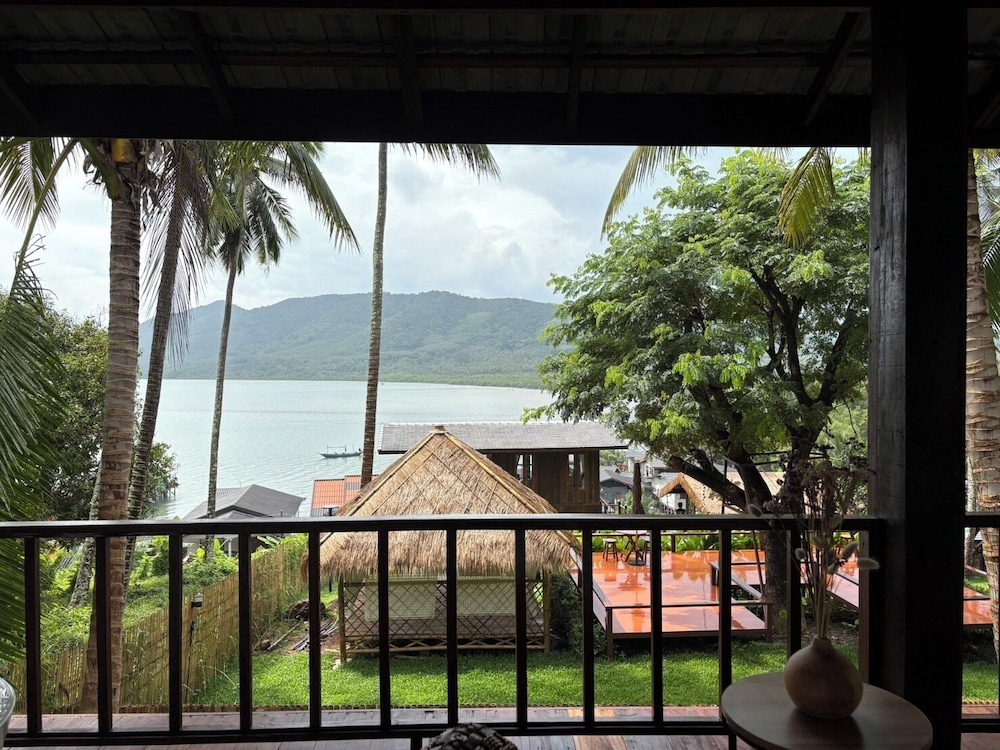 Baan Lhong View Lay
