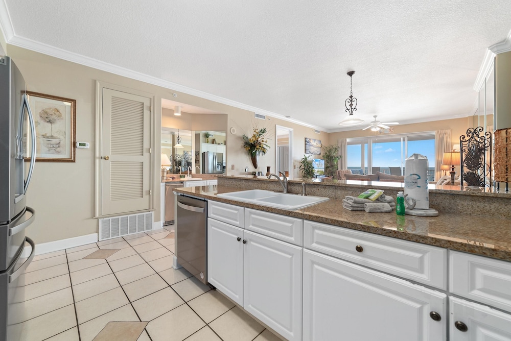 Regency Isle 710