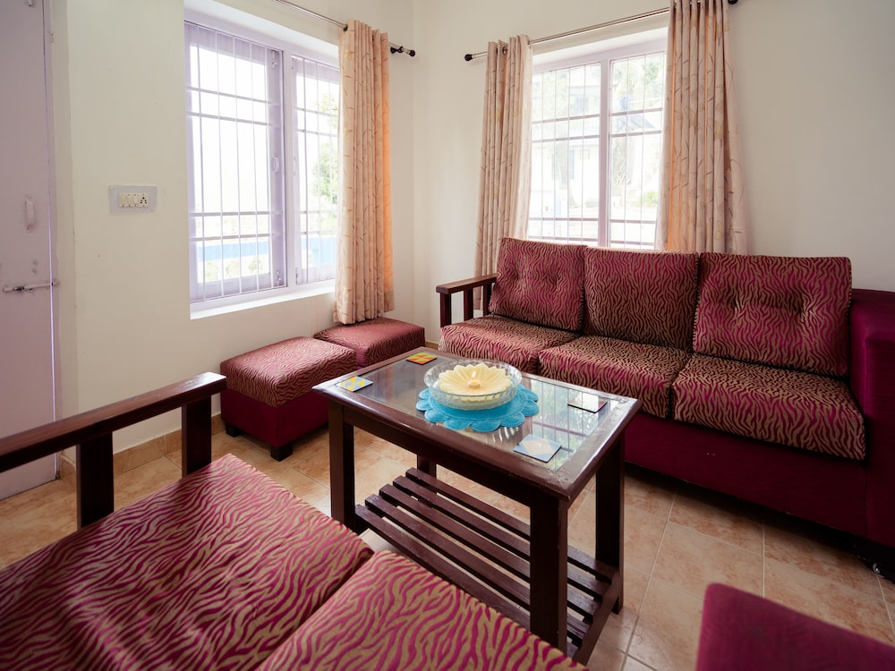OYO 14133 Home Oak Cottage 1BHK Kempty Road