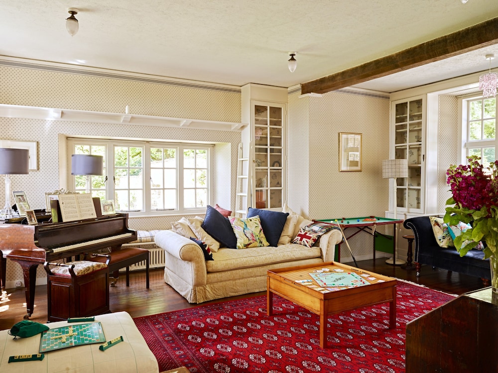Drakestone House Manor With Breathtaking Cotswolds Views view 2