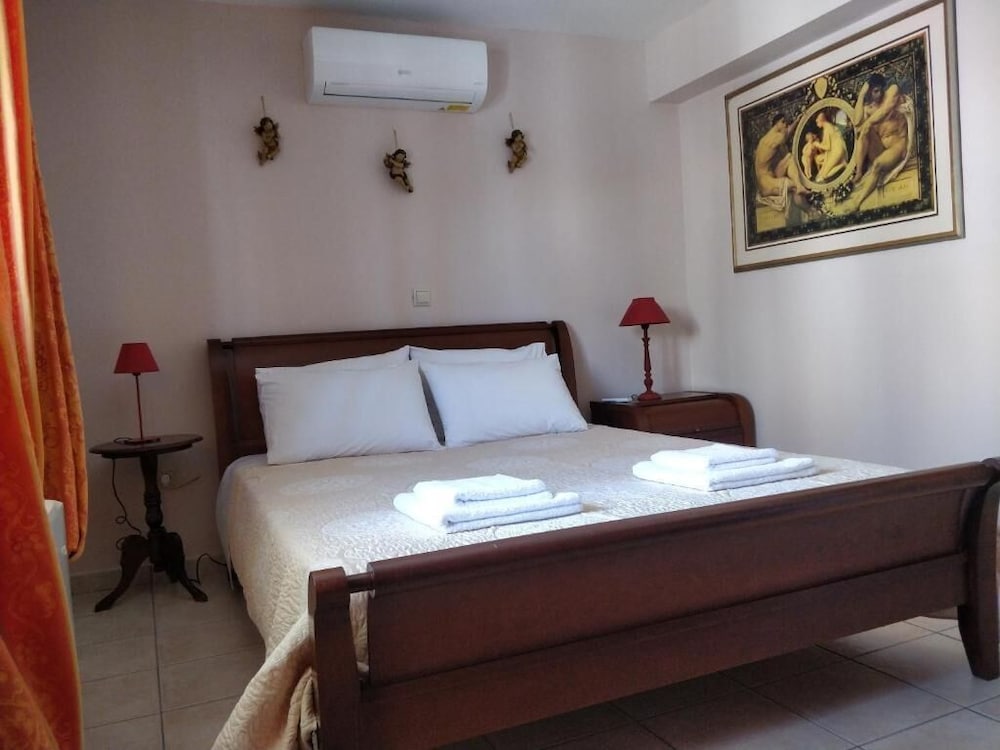 Sior Dionysios Apartments
