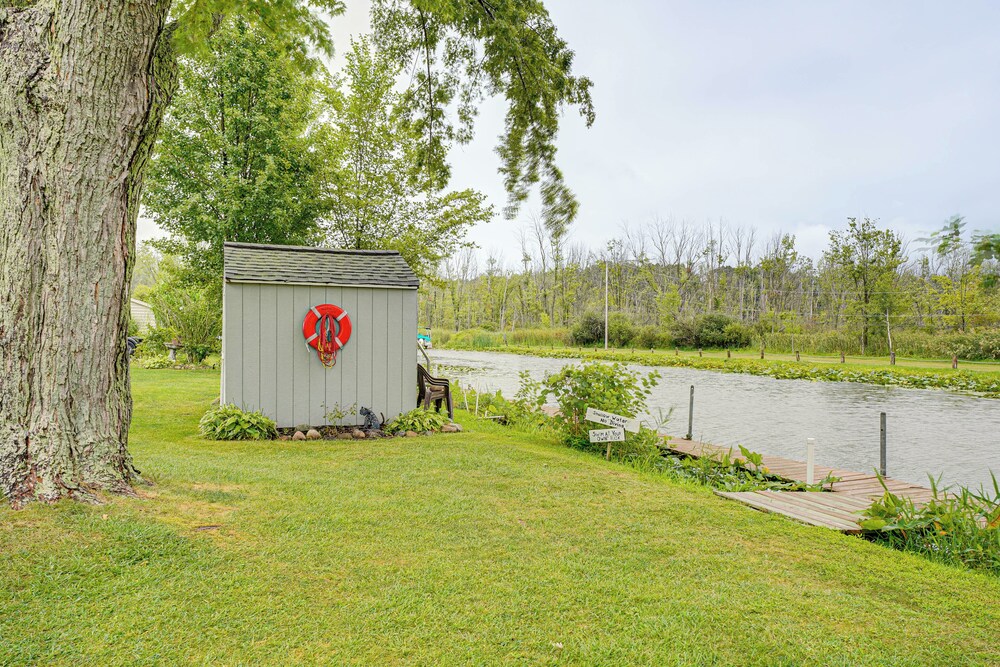 Garage Game Room, Bar: Coldwater Lake House!