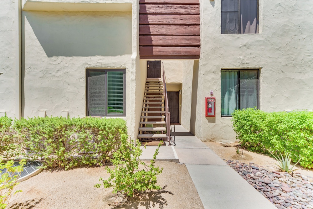 Mtn-view Condo w/ Pool Access in Palm Springs!