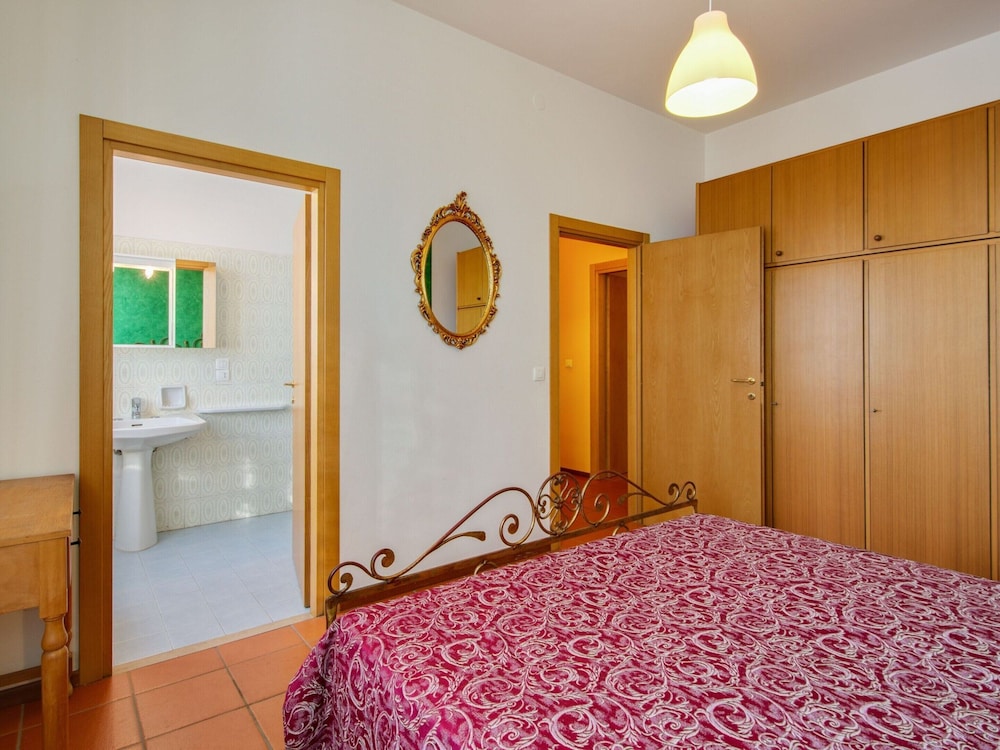 Holiday Home in Marciaga With Pool & Gulf Views
