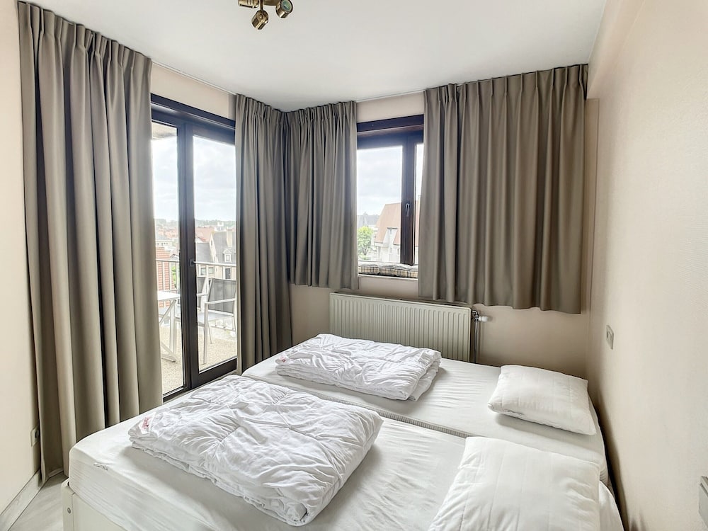 Apartment Near Albert Beach With Terrace
