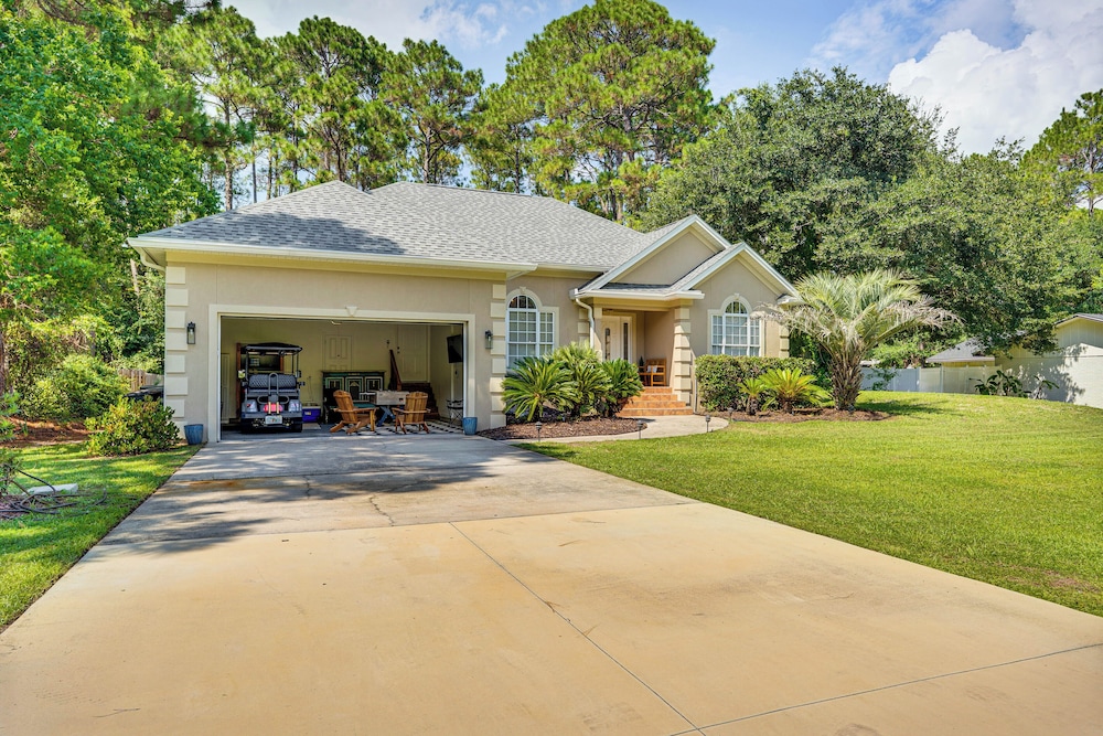 30A Poolside Oasis: 2 Mi to Beach & Boat Access