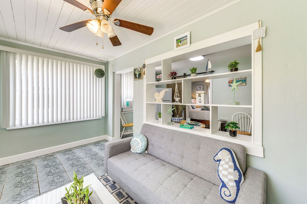 1 Mi to Upham Beach Park: Cozy St Pete Beach Apt!