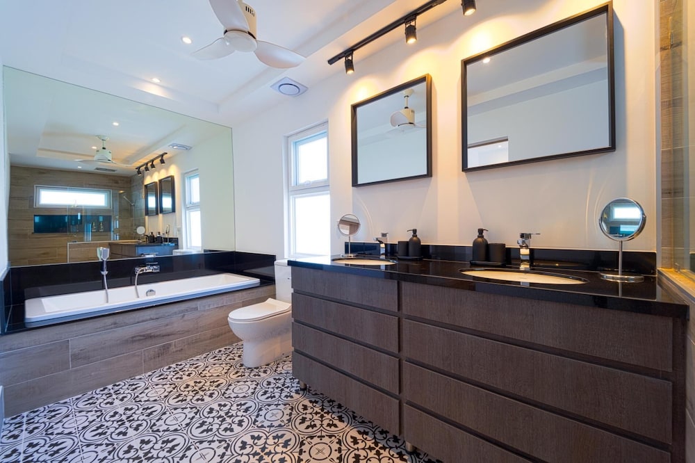 Brand-New Modern 3-Bedroom Villa MB20