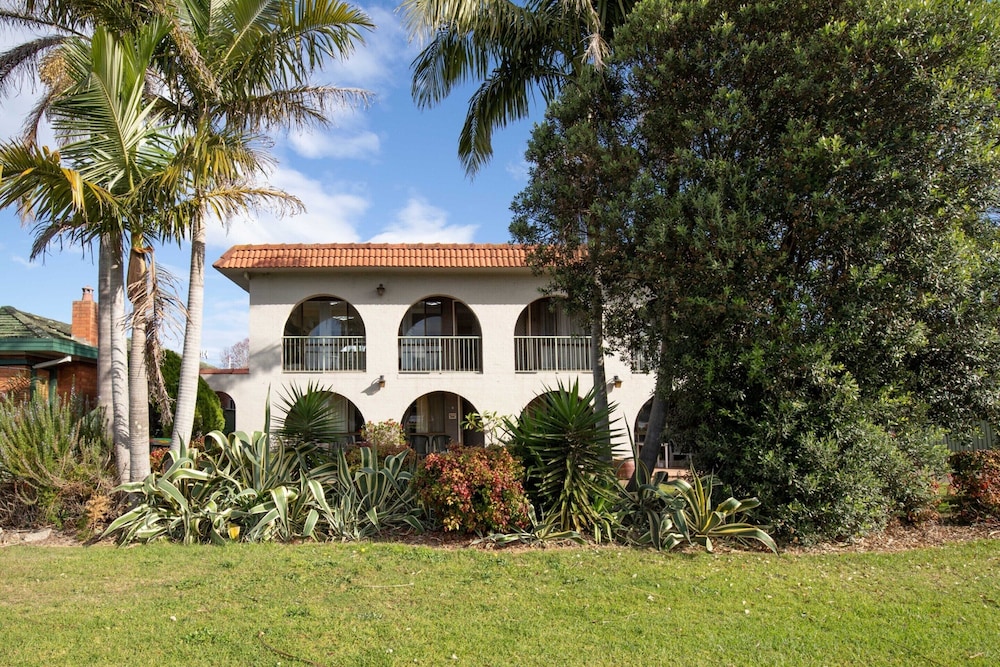 Charming 2-bed Apartment With Bay Views