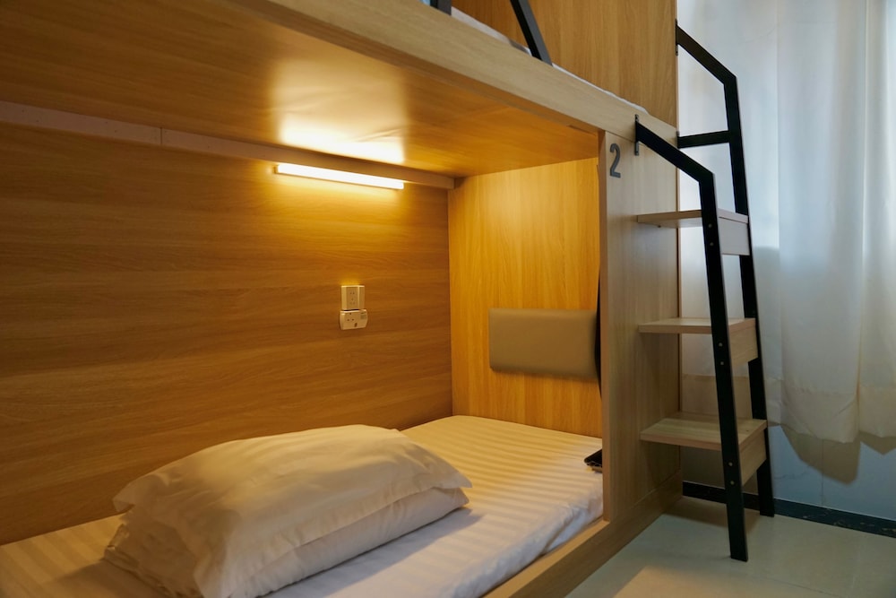Waveflo Hostel